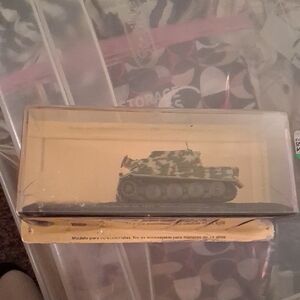 FLOZ German Sturmmorserwagen Sturmtiger Camouflage Model Tank in Display Case
